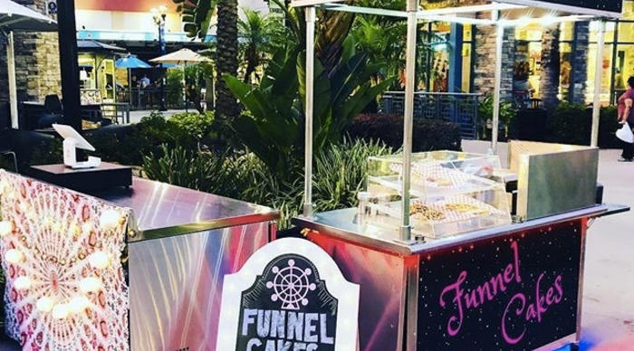 CHURRO FUNNEL CAKE FOOD CART / / 2018 For Sale